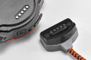 生活技.net: 可潛水 100 米的 Nixon MissionAndroid Wear