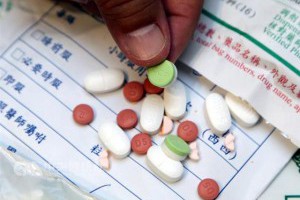 一定要配溫開水？這5種飲料別配藥 | 台灣大紀元