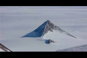生活技.net: Google earth 在南極洲發現「巨大的金字塔」