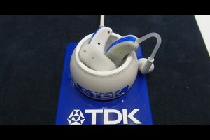 生活技.net: 隨便放進盒裏就能充電，TDK開創助聽器充電新模式