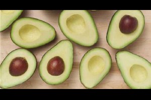 當你在一個月內每天都吃１個酪梨，你將發現身體會出現這５個非常驚人的變化。