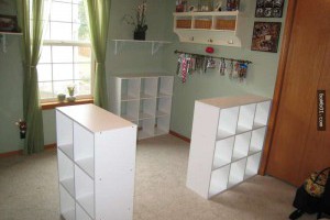 他把3個「IKEA書架」搬到房間裡時家人都很好奇，直到看了成品後立馬覺得他的想法太天才了！ | 編輯不累 – Plays01