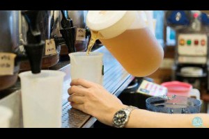 飲料店都很黑心，茶精滴一滴就開始賣？茶廠業者揭「手搖茶」5大秘辛 - 食力FoodNEXT - 新知 - 良醫健康網 - 商業周刊（百大良醫）