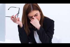 眼睛乾，靠人工淚液沒用！眼科醫師忠告：最該補充的是「油」，5招護眼更有效 - 陳瑩山醫師的護眼隨筆 - 新知 - 良醫健康網 - 商業周刊（百大良醫）