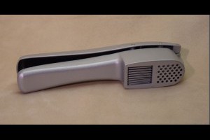 [開箱]料理小工具、廚娘好幫手-蒜泥/蒜片兩用壓蒜器