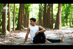 腎臟24小時不停在排毒...每天坐著「轉轉腰」3分鐘，按摩內臟，預防腎生病 - Sujit老師的3分鐘神奇瑜珈課 - 養生 - 良醫健康網 - 商業周刊（百大良醫）