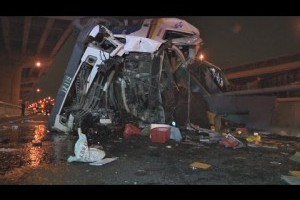國道連環車禍釀悲劇，不論在哪裡開車都要小心為上！