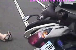 ＞開車門要小心!車禍處理,針孔攝影機,監視器app,針孔監視器,監視器diy,監視器安裝,監視器軟體,監視器推薦,監視器價格,監視器主機,監視器鏡頭