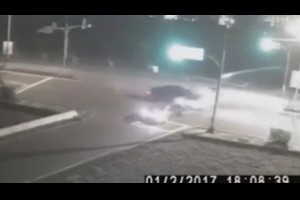 2017-2-1 桃園八德車禍 汽車駕駛闖紅燈高速撞死直行老翁！！
