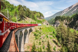 瑞士旅遊: 1 ~ Switzerland travel ~ 搭景觀火車、聖加崙大教堂、伯尼納快車絕美風景、聖莫里茲山城
