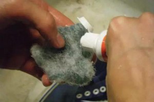 她把牙膏擠到鼻子上就去睡覺！沒想到隔天起床，她的家人都被「這一幕」驚呆了！ LIFE生活網