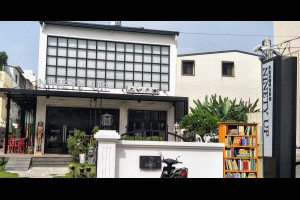  屏東&潮州&Ninety Up奈堤亞咖啡食尚館&工業風咖啡店有質感外面圍牆也有異國風景塗鴉很好拍。 - 峰‧玩樂旅誌-美食,旅遊,住宿,行程,購物,分享,推薦 