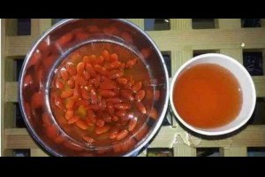 枸杞泡熱水喝是錯的，不想吃補變吃毒一定要改這樣做！