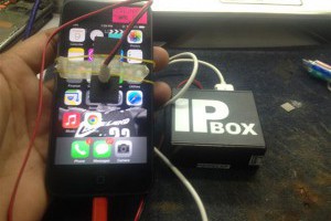 生活技.net: iPhone 解鎖神器現身：隨身攜帶兼同時破解兩部手機