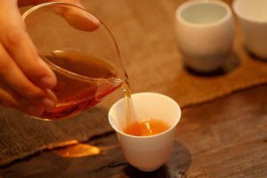 【泡茶時，不經意間提升格調的12個小動作】1、焚香除妄念... - 孫紅茶行 Sun Home Tea | Facebook