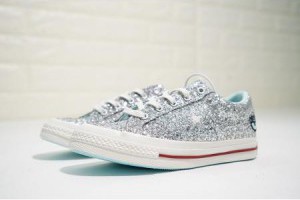 chiara ferragni x converse one star 時尚眨眼睛刺繡閃亮潮流女鞋 閃銀粉_Converse匡威_運動鞋子_adidas originals|adidas官方目錄,愛迪達鞋子,adidas衣服-adidas官方網台灣