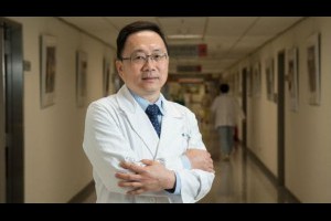 跛腳60年竟奇蹟復原！從物理治療轉行，手術成功率98%的第一名骨科醫師-25科良醫的診間故事-良醫健康網