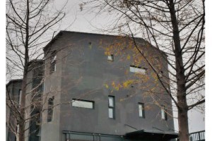 《宜蘭頭城》田野之中的黑色時尚咖啡館裡吃黑色炸雞的黑宅咖啡Black House @ ★★★★布萊美旅團★★★★ (咖啡、美食、建築、設計、旅行) :: 痞客邦 ::