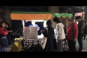 【信義區】巷弄內-無名字的移動臭豆腐小攤-傳說