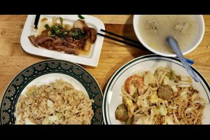  台中&南屯&金門小食店&簡單又豐盛的生活美食&炒泡麵與麻油雞炒飯 - 峰‧玩樂旅誌-美食,旅遊,住宿,行程,購物,分享,推薦 