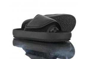 adidas yeezy season 6 slide 情侶款個性麵包式魔術貼休閒拖鞋涼鞋 全黑_adidas拖鞋_Adidas鞋子_運動鞋子_adidas originals|adidas官方目錄,愛迪達鞋子,adidas衣服-adidas官方網台灣