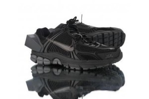 a cold wall x nike air zoom vomero 5 誇張設計男款復古運動慢跑鞋 黑框架_nike running_Nike鞋子_運動鞋子_adidas originals|adidas官方目錄,愛迪達鞋子,adidas衣服-adidas官方網台灣