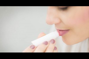 嘴唇乾裂怎麼辦 從改善生活著重保養開始
