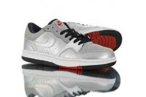 nike court force low premium 網球空軍系列25周年紀念限定男款復古板鞋 子彈銀灰反光黑紅底_nike air force_Nike鞋子_運動鞋子_adidas originals|adidas官方目錄,愛迪達鞋子,愛迪達外套-adidas官方網台灣