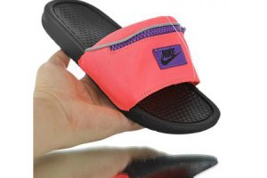 nike benassi jdi fanny pack slide 趣味拉鏈零錢袋情侶款休閒拖鞋 桃粉黑_nike拖鞋_Nike鞋子_運動鞋子_adidas originals|adidas官方目錄,愛迪達鞋子,愛迪達外套-adidas官方網台灣