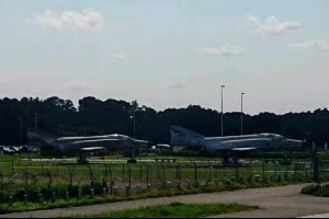 日本／茨城百里空港，遠處瞄見戰機 | u 值媒