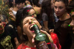 酒精會騙倒大腦！ 前一晚喝酒至少隔「這時間」才能開車 | 菸酒毒傷身 | 新聞 | 元氣網
