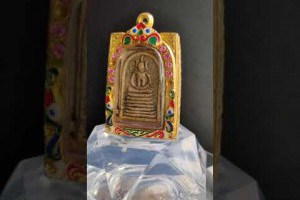 高僧佛牌九大高僧真品阿贊多親製親誦經入塔牌七階崇迪佛牌之王2400~2405品相完整老牌崇迪示現普光明佛牌之王萬象生