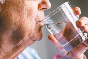 提神不靠咖啡！腎臟科醫師：喝對2杯水保證精神百倍 | 健康知識+ | 新聞 | 元氣網