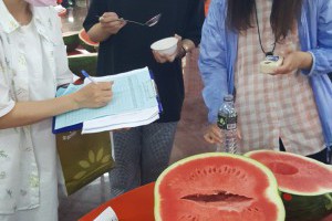 水果店家為何喜歡把西瓜切一半賣？ 背後四大原因不簡單 | 聰明飲食 | 養生 | 元氣網