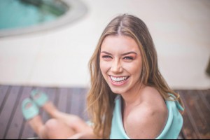 想要擁有明星、名媛般的笑容？你需要認識「全瓷美容貼片」！ | WECARE・康世維口腔美學