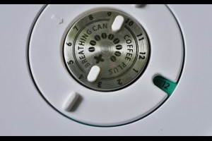  咖啡器具│呼吸儲藏罐│不鏽鋼單向排氣閥咖啡豆密封儲存罐、茶葉保存罐(白色半磅) – MAPPER CAFE 