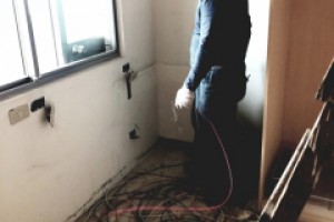 新竹中古屋翻修設計師與師傅們這幾天都忙著室內更換電線，把關著所有環節