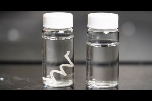 生活技.net: 生物酶加入PCL-BC塑膠中，36小時後塑膠可以完全降解