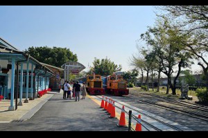 Jeff & Jill 的足跡: 蒜頭糖廠五分車、故宮南院來回