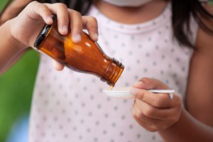 感冒藥水沒喝完千萬別冰起來!食藥署揭[NG保存方式]留到下次用恐致不良反應_聰明醫療_文章專區 | 常春月刊--全宇宙最實用的保健知識