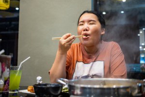 天冷容易餓.一直嘴饞想吃東西!醫揪[3大源頭]教你怎麼吃避免變胖_生活保健_文章專區 | 常春月刊--全宇宙最實用的保健知識