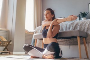 脫衣服舉手肩膀痛？一篇搞懂「肱骨前移」，教你如何改善！