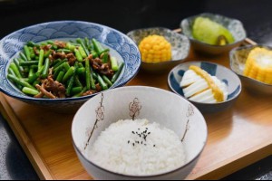 怎麼吃才均衡？國健署示範「６種搭配法」早午晚餐外食也輕鬆達標 - 食譜自由配 - 自由電子報