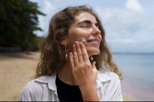 健康網》陽光傷膚不可輕忽 營養師授內到外防曬攻略 - 自由健康網