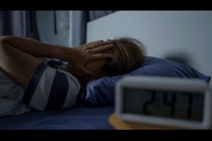 睡不好不一定是壓力大！有這5症狀要留意...醫師告訴你：這病不治，為何恐成心血管殺手？ - 良醫健康網