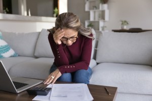 別人都幫孩子買房、頻繁出國，我也該跟上嗎？她給焦慮的50+熟齡人，4個生活建議 - 良醫健康網