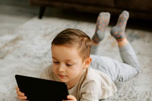 「生小孩很像在扭蛋，妳不會知道會扭到哪一種。」：孩子的清澈童語，比任何雞湯都療癒人心 - A Day Magazine