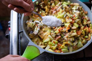 味精被冤枉好久!醫揭[吃了口渴.頭痛真相]超錯愕肉類.奶製品裡也有_營養食尚_文章專區 | 常春月刊--全宇宙最實用的保健知識