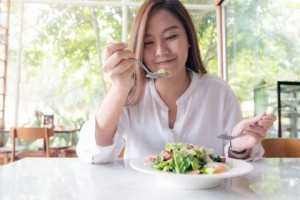 [這5種蔬菜]生吃營養翻倍!專家點名:煮過反而可惜花椰菜上榜_生活保健_文章專區 | 常春月刊--全宇宙最實用的保健知識