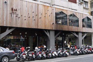 【中央公園站】台北也有分店的鄉村手感風義式餐廳 「薄多義（文橫店）」